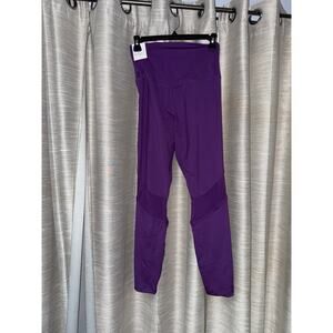 Nike ankle length training leggings in purple size small - NEW